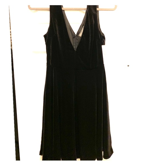 Brand New Black Velvet Cocktail Dress - Picture 1 of 2